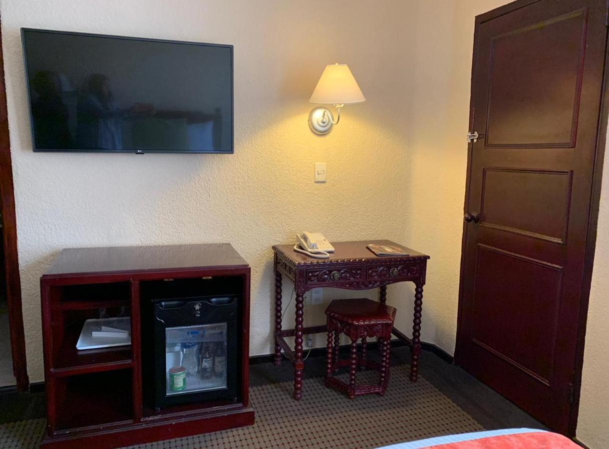 Hotel Geneve Cd De Mexico Exteriör bild A room at the hotel