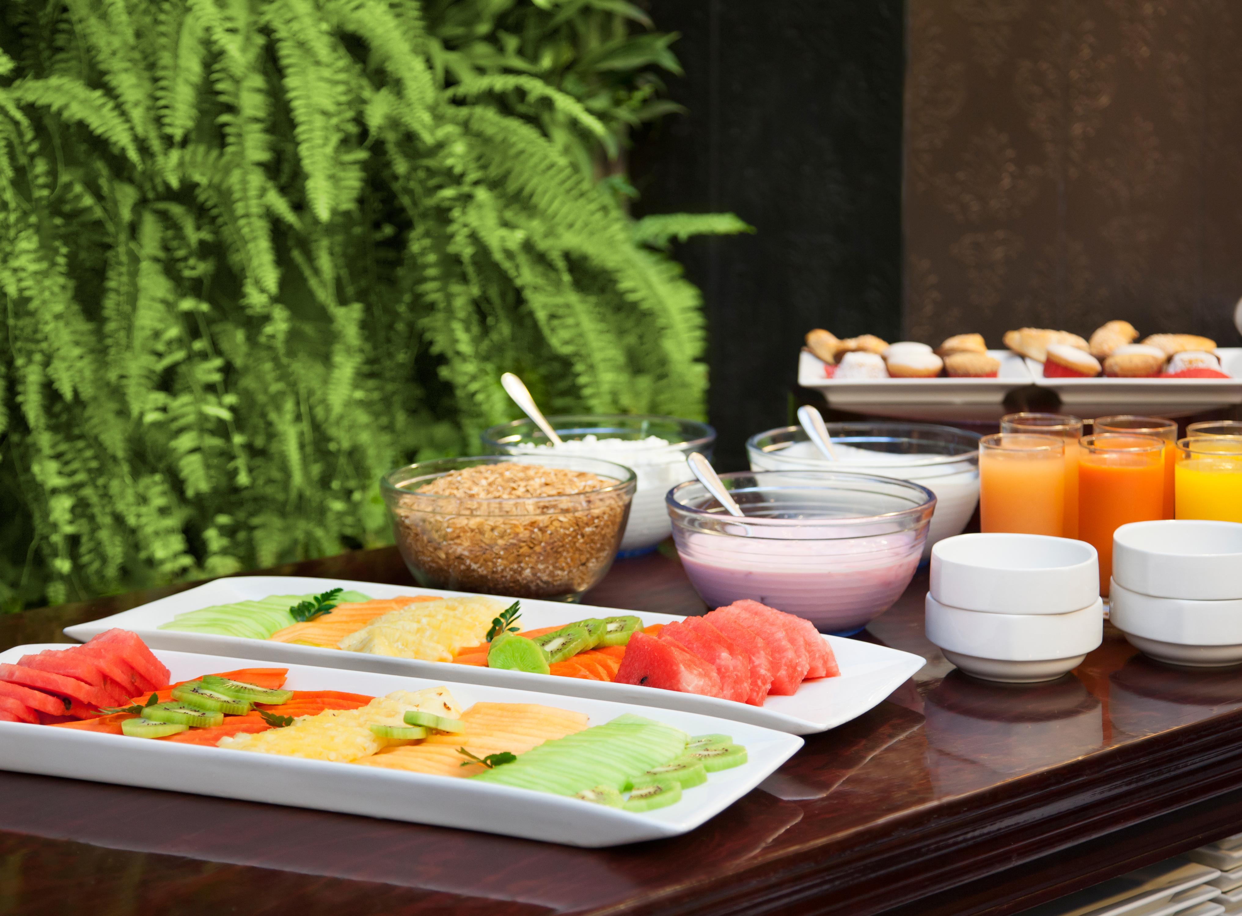 Hotel Geneve Cd De Mexico Exteriör bild A breakfast buffet